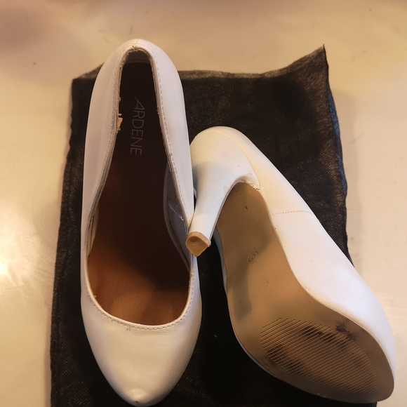 Pumps - Picture 3 of 7